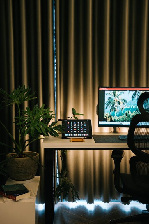 How to Create a Cozy and Productive Home Office Setup